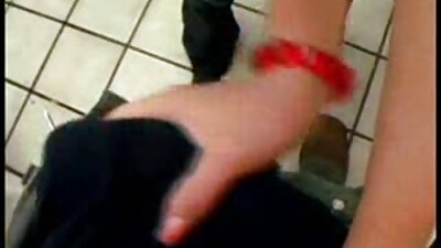 Flirttaileva online -treffi muuttuu intohimoiseksi seksikohtaukseksi